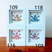 Load image into Gallery viewer, Frogs, Handmade Gift - more colours available
